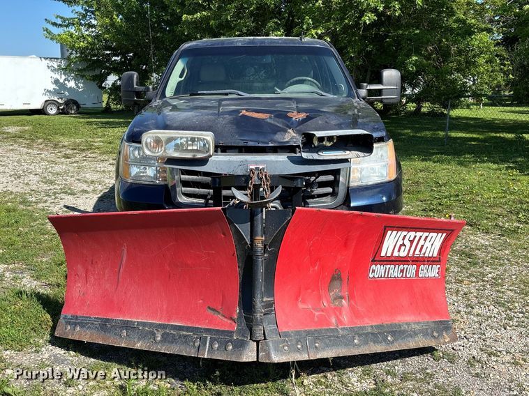 image for item FC5852 2009 GMC Sierra 2500HD Crew Cab pickup truck