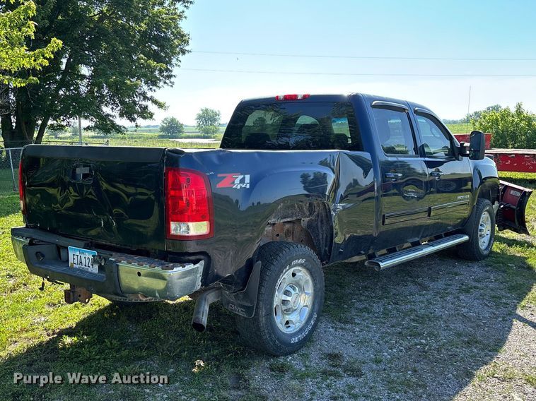 image for item FC5852 2009 GMC Sierra 2500HD Crew Cab pickup truck