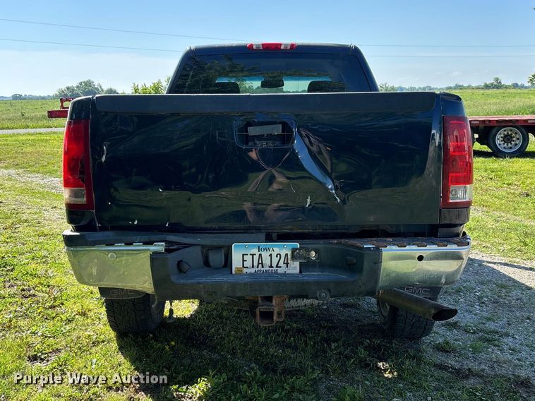 image for item FC5852 2009 GMC Sierra 2500HD Crew Cab pickup truck