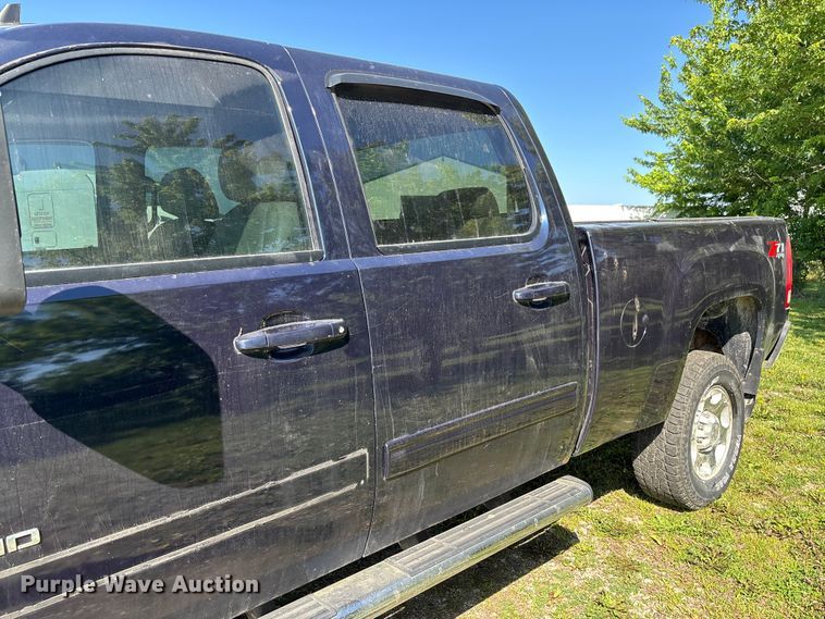image for item FC5852 2009 GMC Sierra 2500HD Crew Cab pickup truck