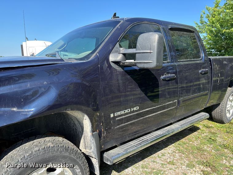 image for item FC5852 2009 GMC Sierra 2500HD Crew Cab pickup truck