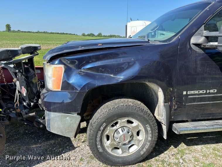 image for item FC5852 2009 GMC Sierra 2500HD Crew Cab pickup truck