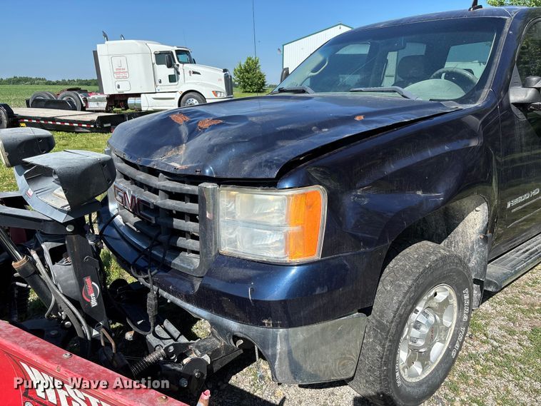 image for item FC5852 2009 GMC Sierra 2500HD Crew Cab pickup truck