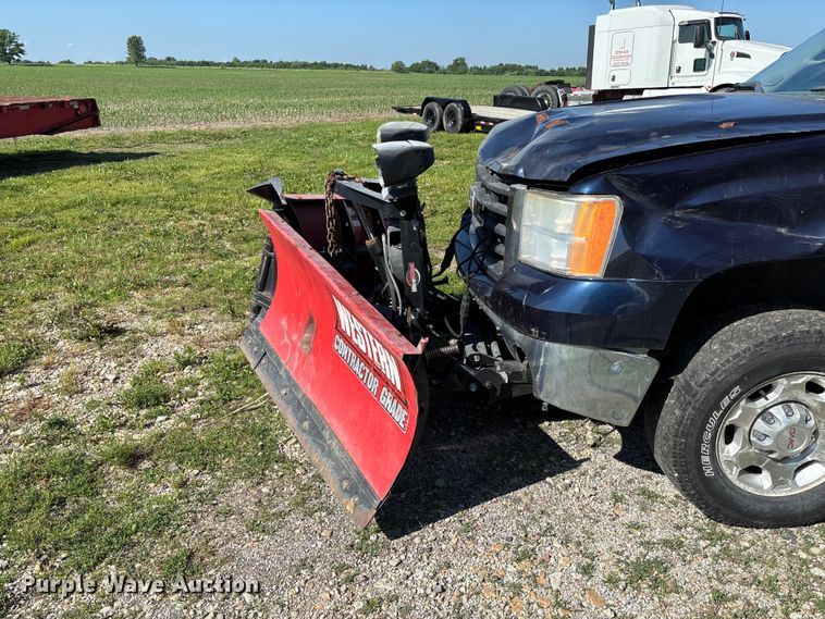image for item FC5852 2009 GMC Sierra 2500HD Crew Cab pickup truck