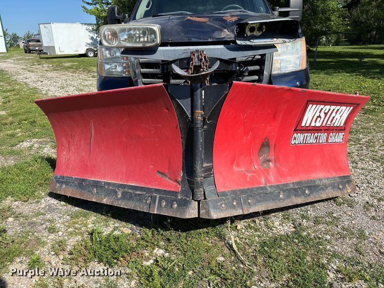 image for item FC5852 2009 GMC Sierra 2500HD Crew Cab pickup truck