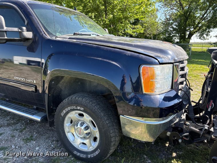 image for item FC5852 2009 GMC Sierra 2500HD Crew Cab pickup truck