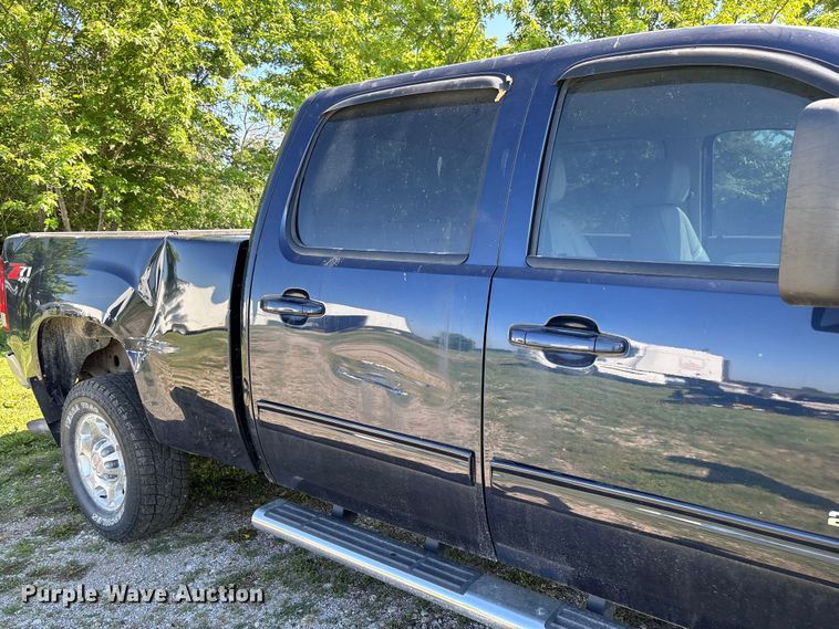 image for item FC5852 2009 GMC Sierra 2500HD Crew Cab pickup truck