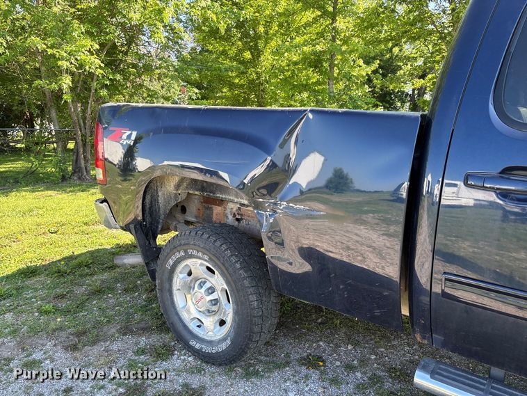 image for item FC5852 2009 GMC Sierra 2500HD Crew Cab pickup truck
