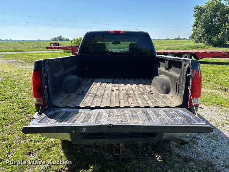 image for item FC5852 2009 GMC Sierra 2500HD Crew Cab pickup truck