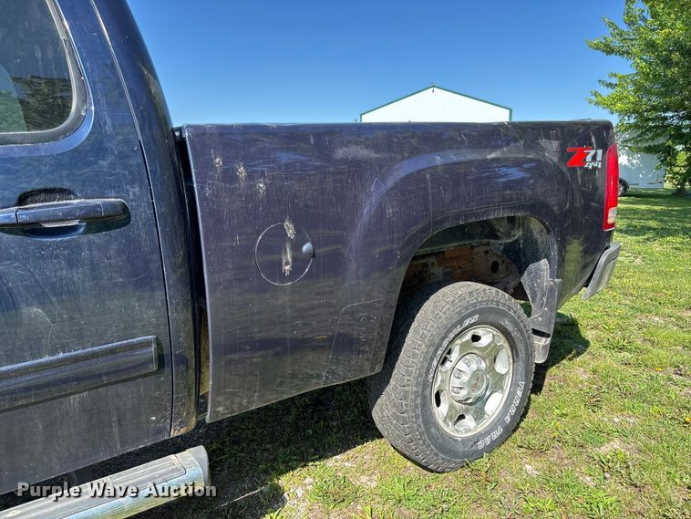 image for item FC5852 2009 GMC Sierra 2500HD Crew Cab pickup truck