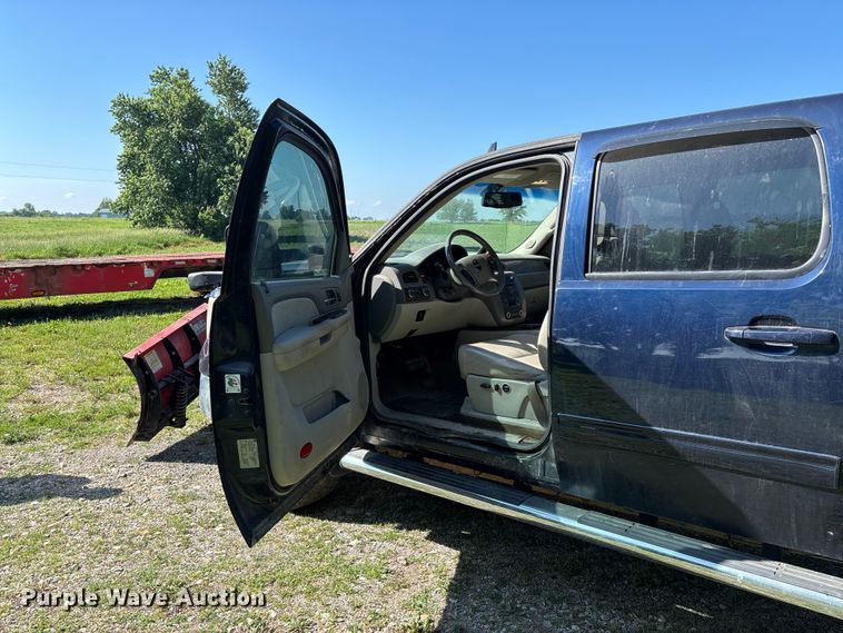 image for item FC5852 2009 GMC Sierra 2500HD Crew Cab pickup truck