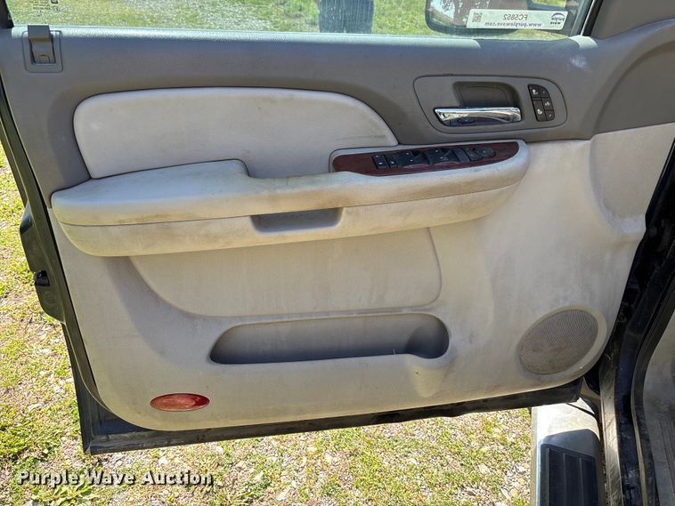image for item FC5852 2009 GMC Sierra 2500HD Crew Cab pickup truck