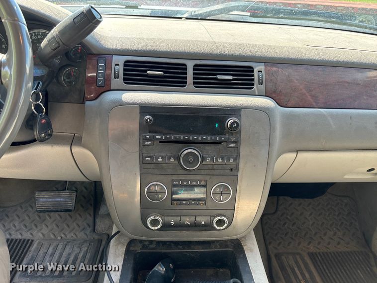 image for item FC5852 2009 GMC Sierra 2500HD Crew Cab pickup truck