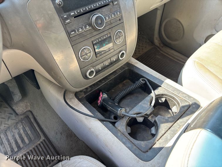 image for item FC5852 2009 GMC Sierra 2500HD Crew Cab pickup truck