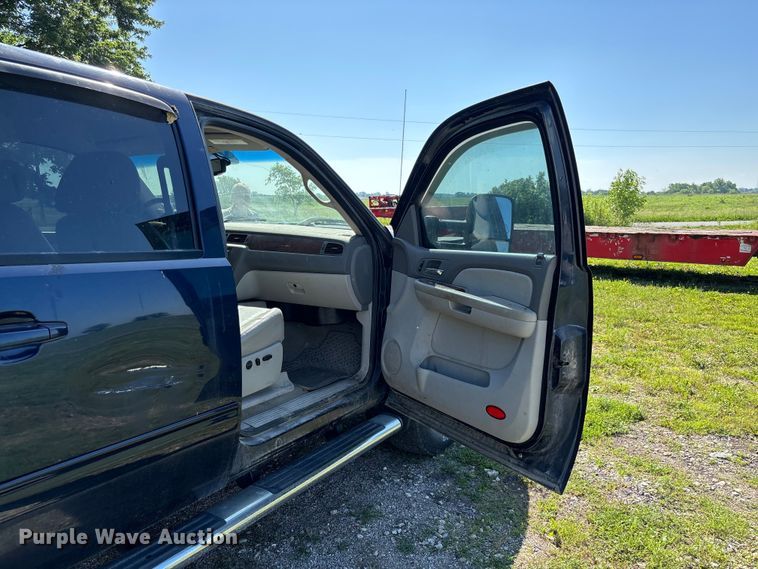 image for item FC5852 2009 GMC Sierra 2500HD Crew Cab pickup truck