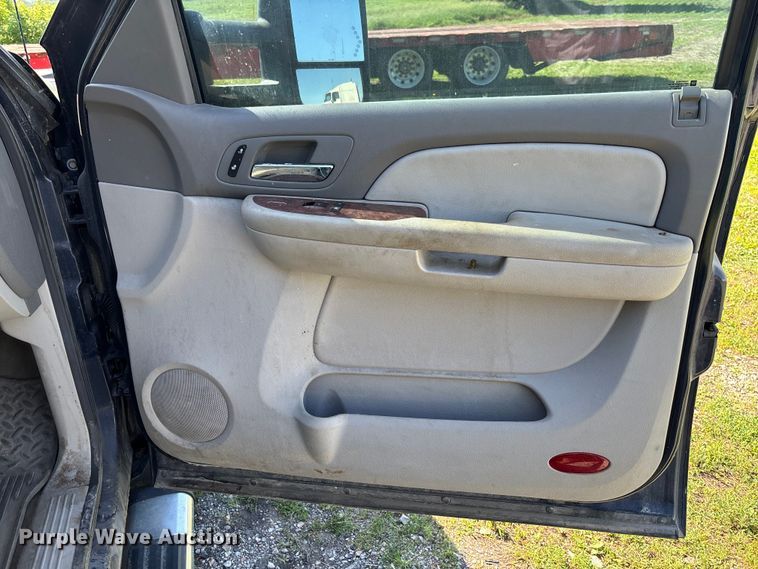 image for item FC5852 2009 GMC Sierra 2500HD Crew Cab pickup truck
