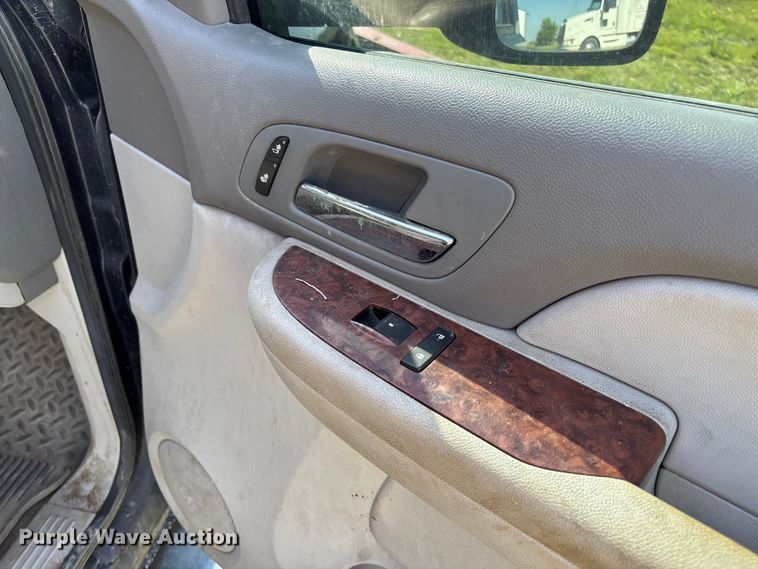 image for item FC5852 2009 GMC Sierra 2500HD Crew Cab pickup truck