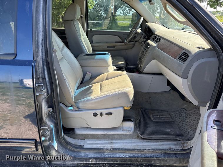 image for item FC5852 2009 GMC Sierra 2500HD Crew Cab pickup truck