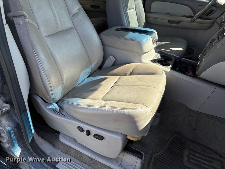 image for item FC5852 2009 GMC Sierra 2500HD Crew Cab pickup truck