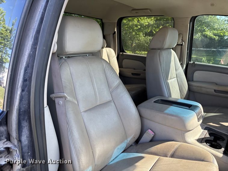 image for item FC5852 2009 GMC Sierra 2500HD Crew Cab pickup truck