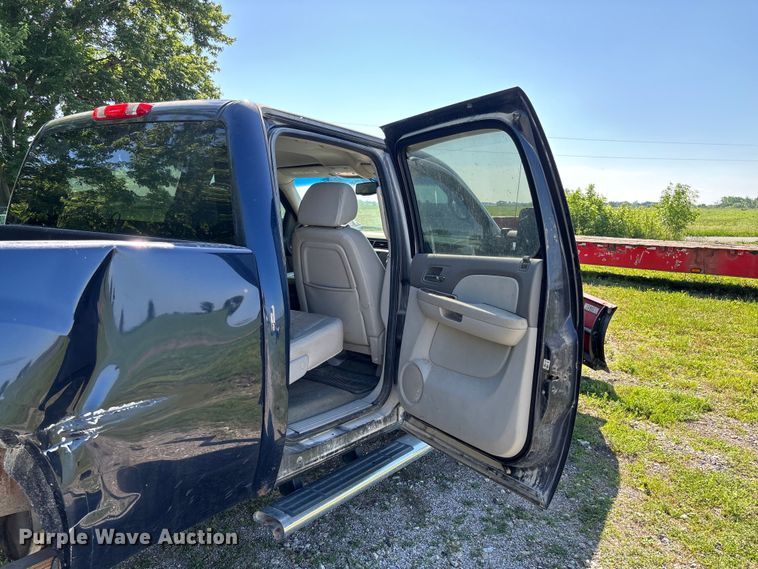 image for item FC5852 2009 GMC Sierra 2500HD Crew Cab pickup truck