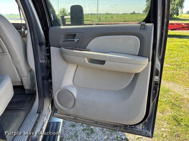 image for item FC5852 2009 GMC Sierra 2500HD Crew Cab pickup truck