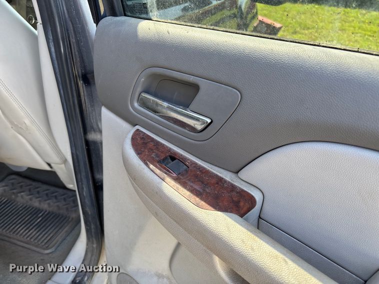 image for item FC5852 2009 GMC Sierra 2500HD Crew Cab pickup truck