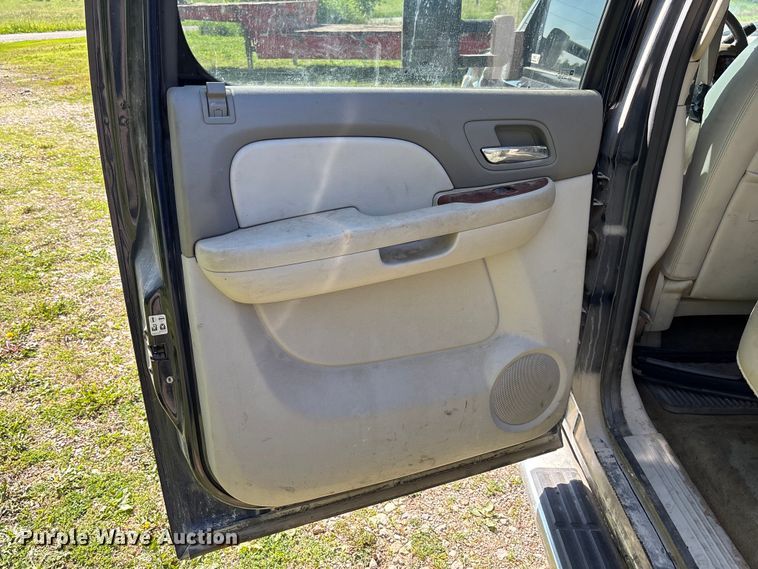 image for item FC5852 2009 GMC Sierra 2500HD Crew Cab pickup truck