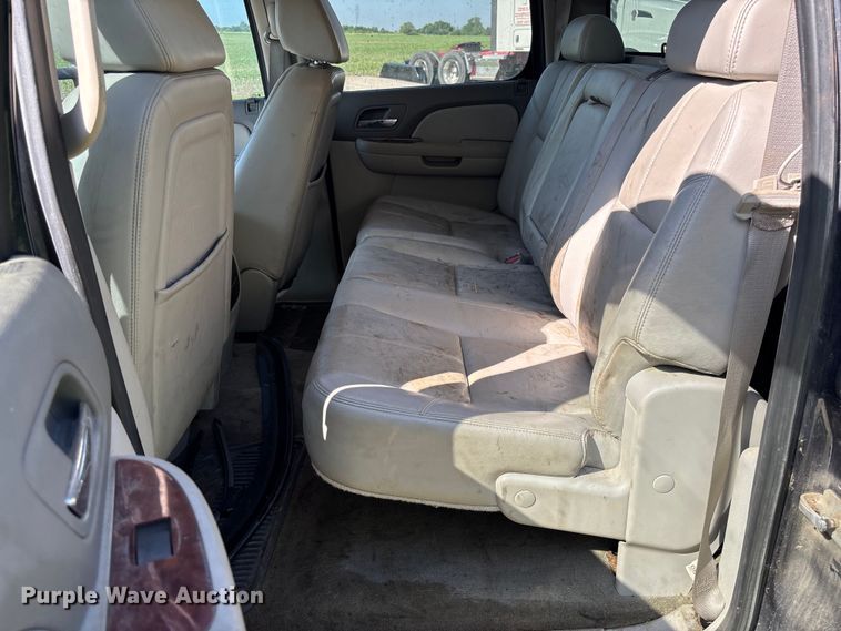 image for item FC5852 2009 GMC Sierra 2500HD Crew Cab pickup truck