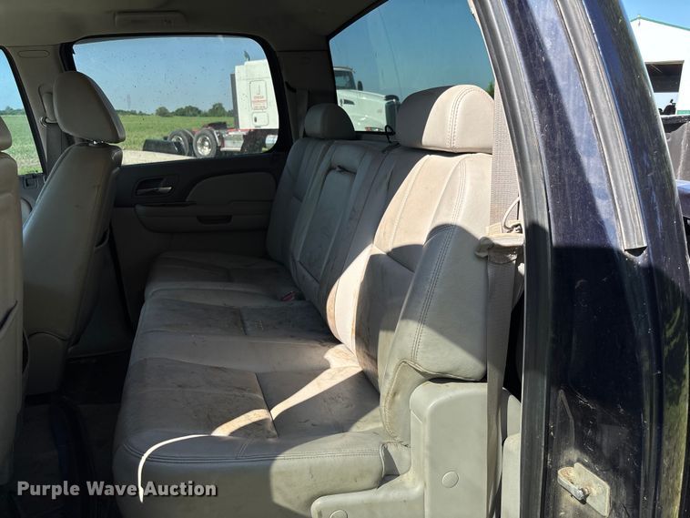 image for item FC5852 2009 GMC Sierra 2500HD Crew Cab pickup truck