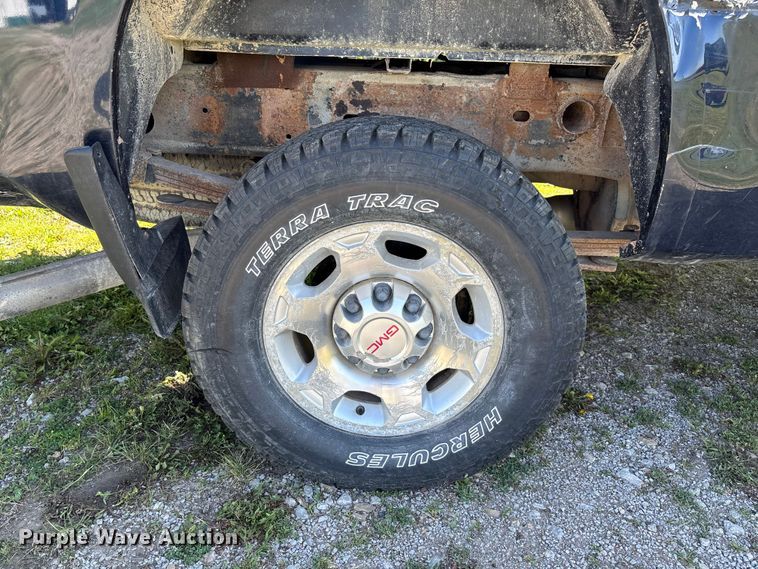 image for item FC5852 2009 GMC Sierra 2500HD Crew Cab pickup truck