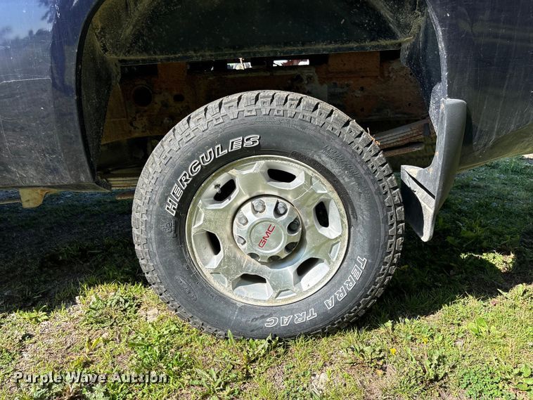 image for item FC5852 2009 GMC Sierra 2500HD Crew Cab pickup truck