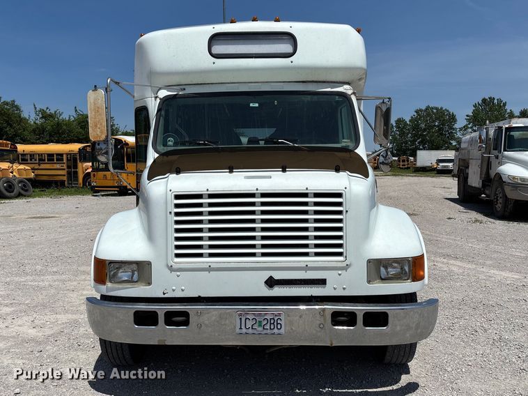 image for item FC5882 1997 International 3400 shuttle bus