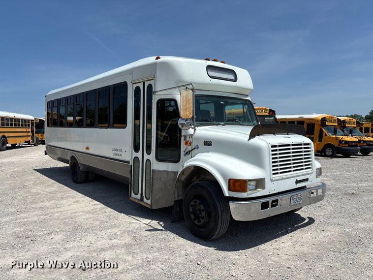 image for item FC5882 1997 International 3400 shuttle bus