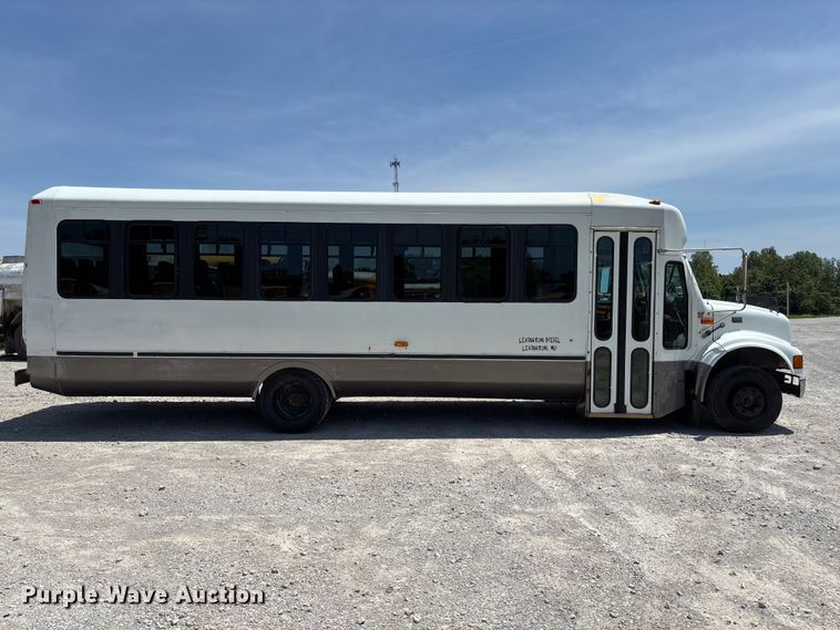 image for item FC5882 1997 International 3400 shuttle bus