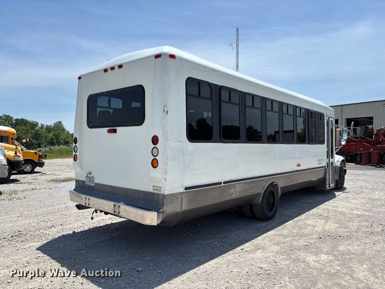image for item FC5882 1997 International 3400 shuttle bus