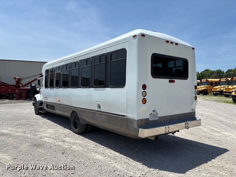 image for item FC5882 1997 International 3400 shuttle bus