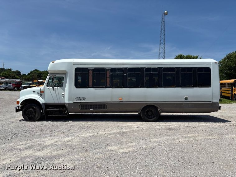 image for item FC5882 1997 International 3400 shuttle bus