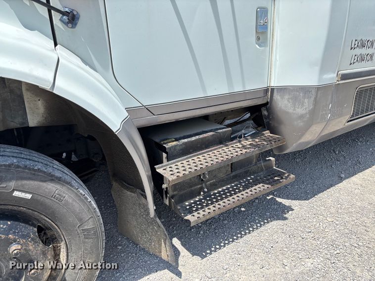 image for item FC5882 1997 International 3400 shuttle bus