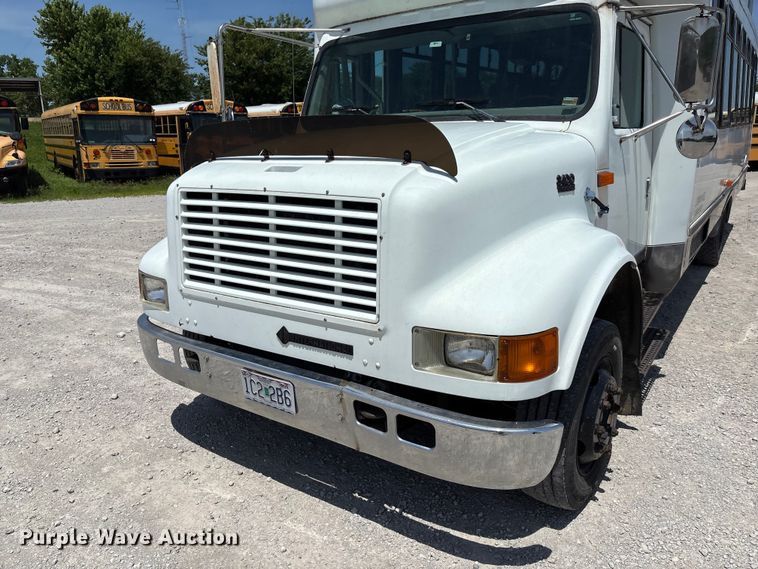 image for item FC5882 1997 International 3400 shuttle bus