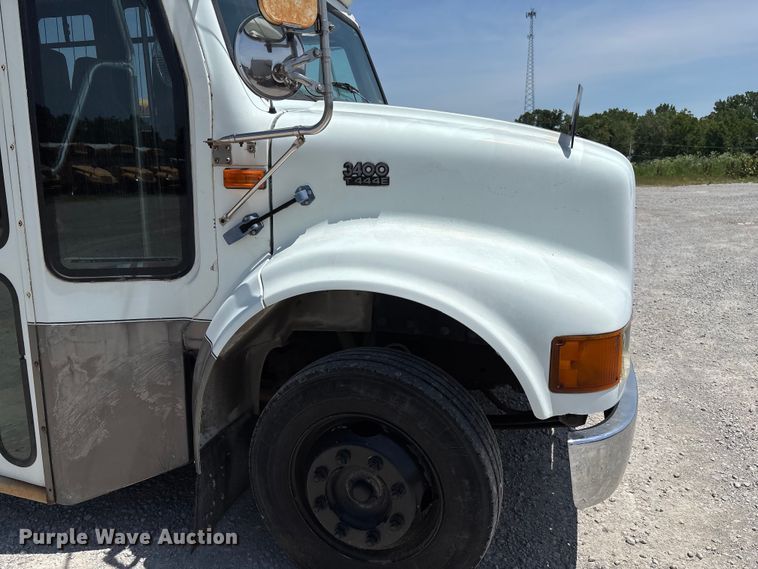 image for item FC5882 1997 International 3400 shuttle bus
