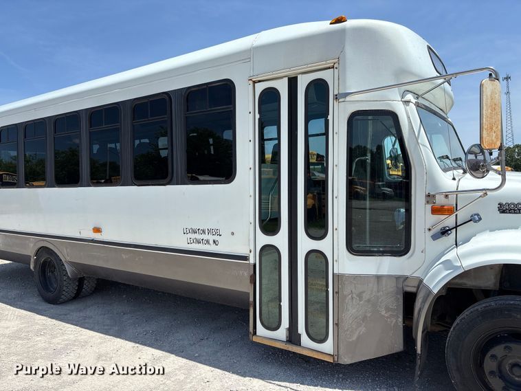 image for item FC5882 1997 International 3400 shuttle bus