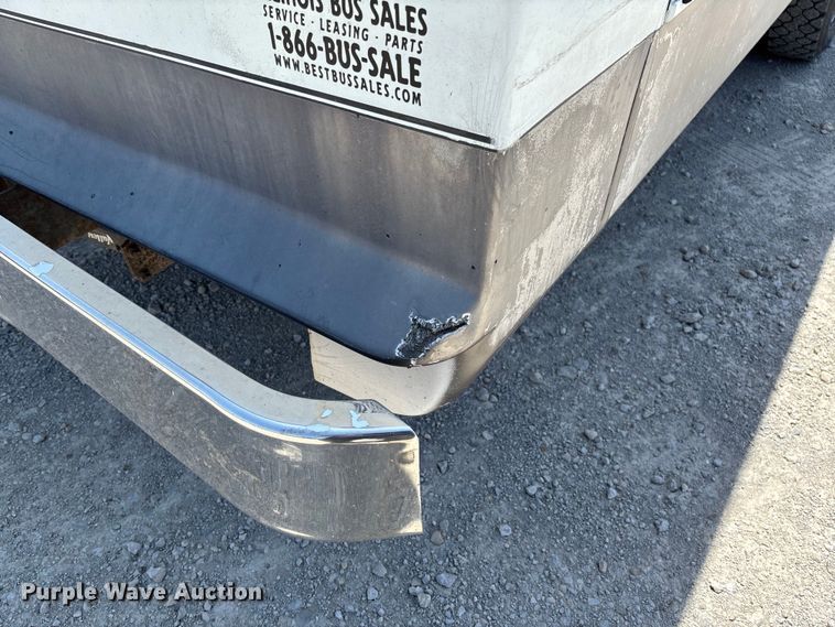 image for item FC5882 1997 International 3400 shuttle bus