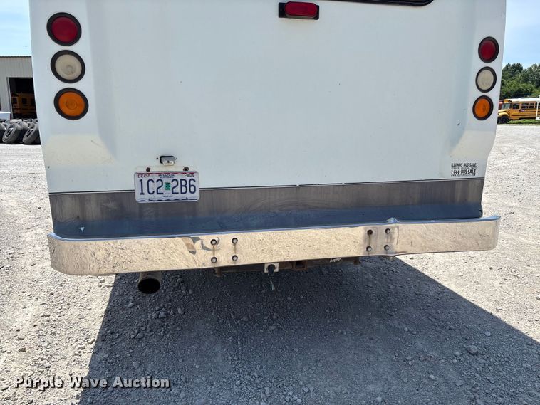 image for item FC5882 1997 International 3400 shuttle bus