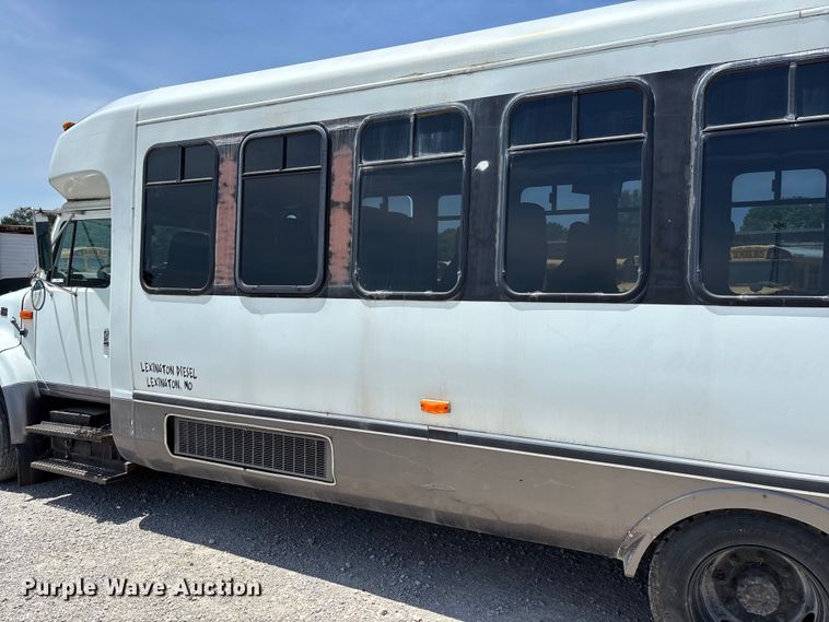 image for item FC5882 1997 International 3400 shuttle bus