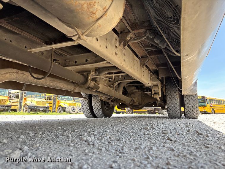 image for item FC5882 1997 International 3400 shuttle bus