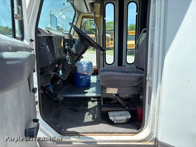 image for item FC5882 1997 International 3400 shuttle bus