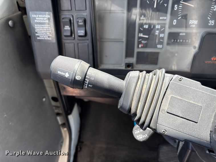 image for item FC5882 1997 International 3400 shuttle bus
