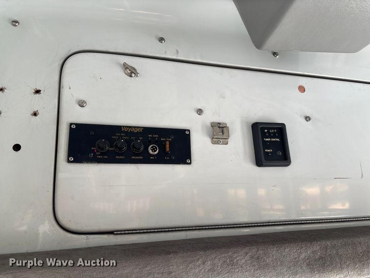 image for item FC5882 1997 International 3400 shuttle bus