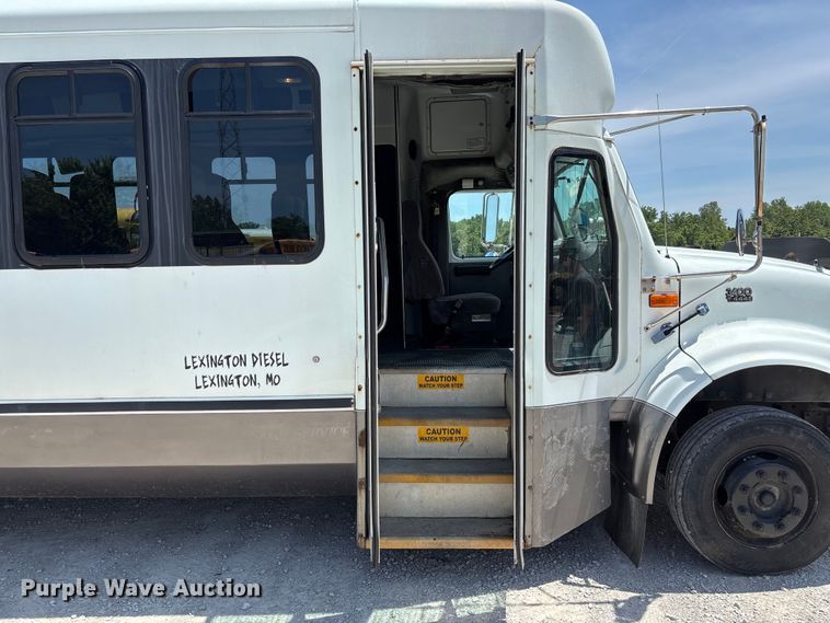 image for item FC5882 1997 International 3400 shuttle bus